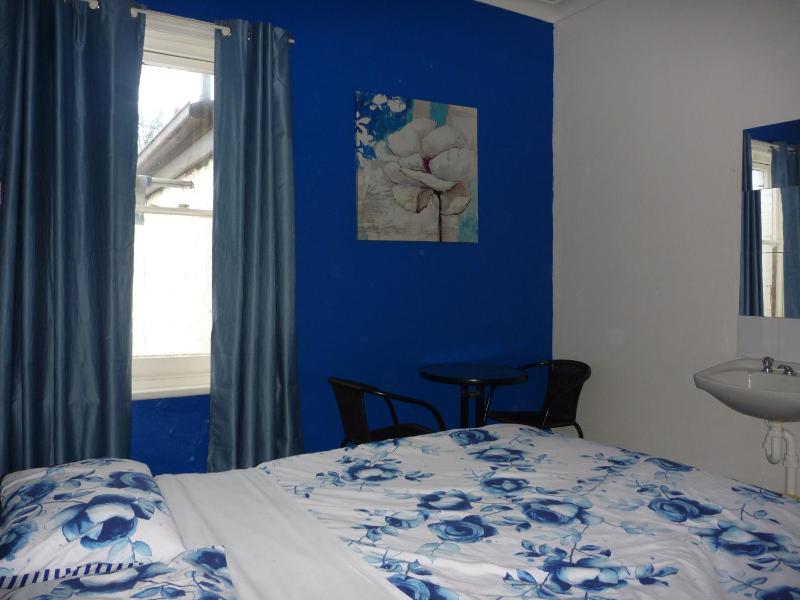 Adelaide Travellers Inn Backpackers Hostel - image 10