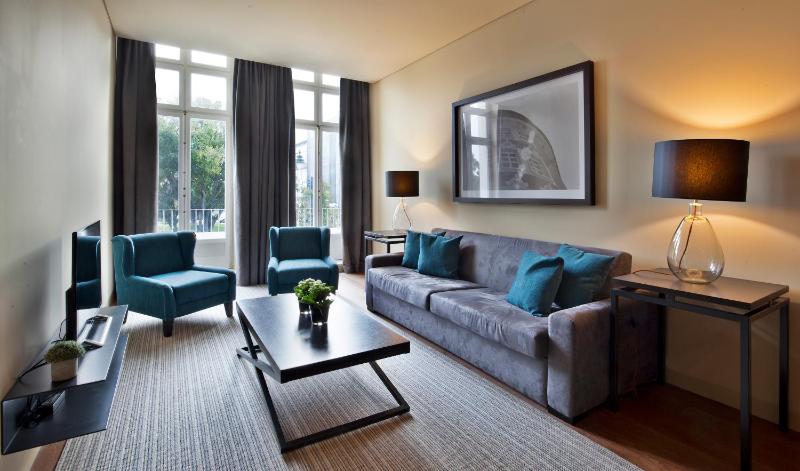 Superior Three-Bedroom Apartment with Garden View image 1