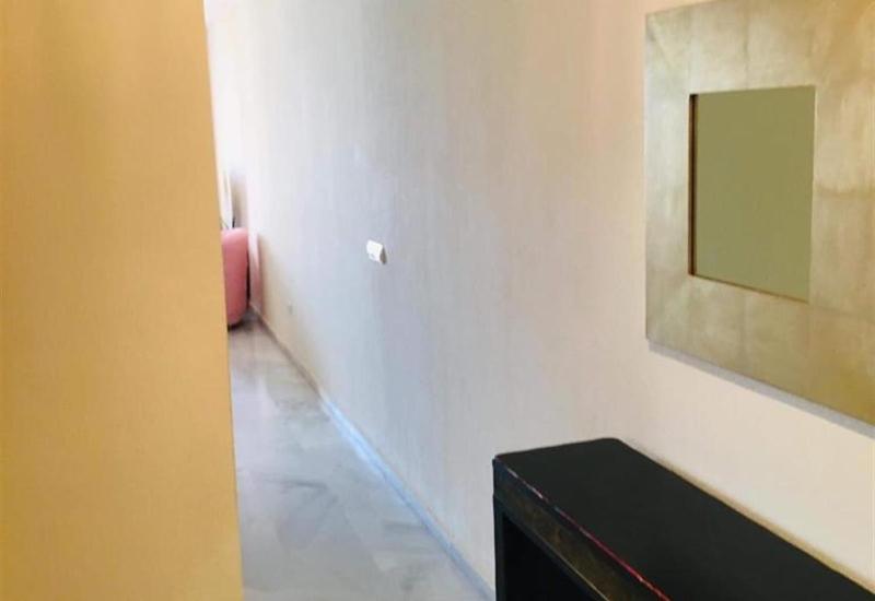 Lux Apartm Beauvivir - image 8