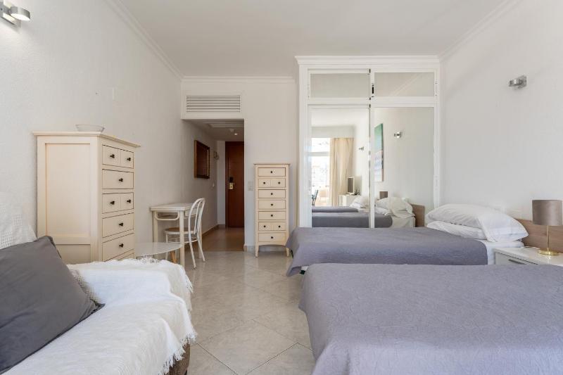 Sunny studio with seaview - image 6