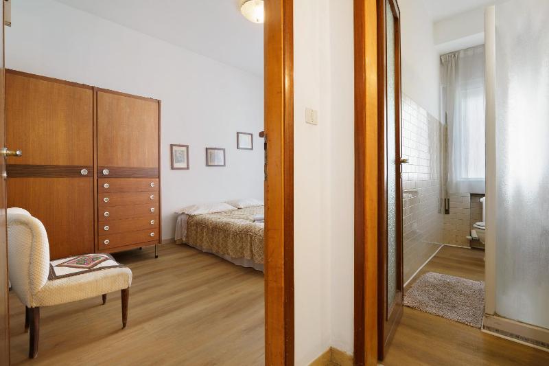 Venice Apartment - image 21