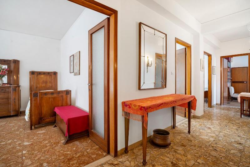 Venice Apartment - image 10