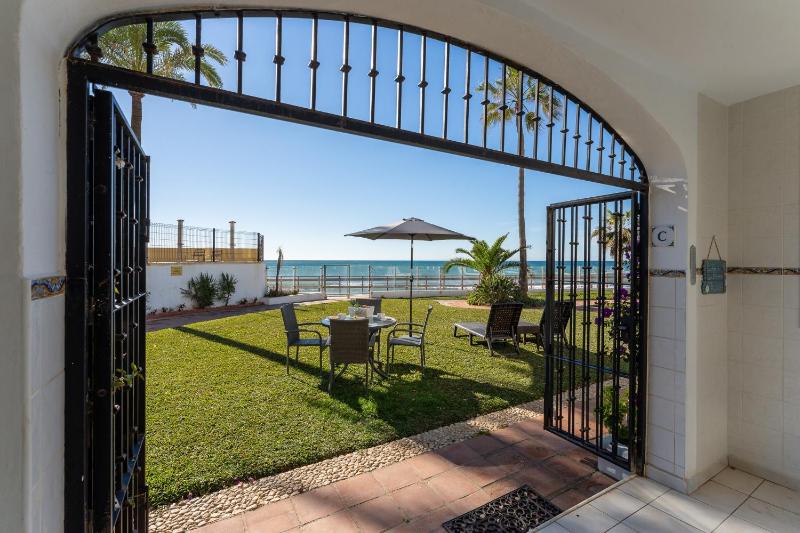 Sea Front Beach House Macarena C - image 30