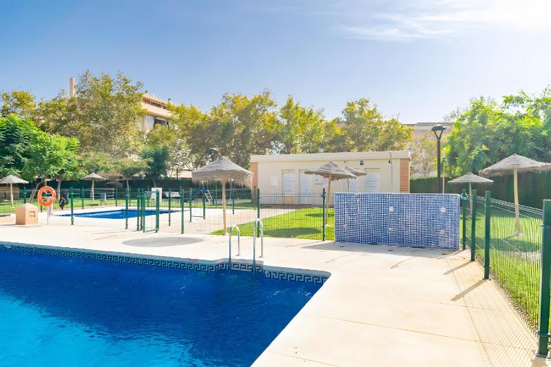 Apartment In Teatinos - image 11