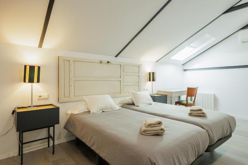 Cozy Center Apartment - image 15