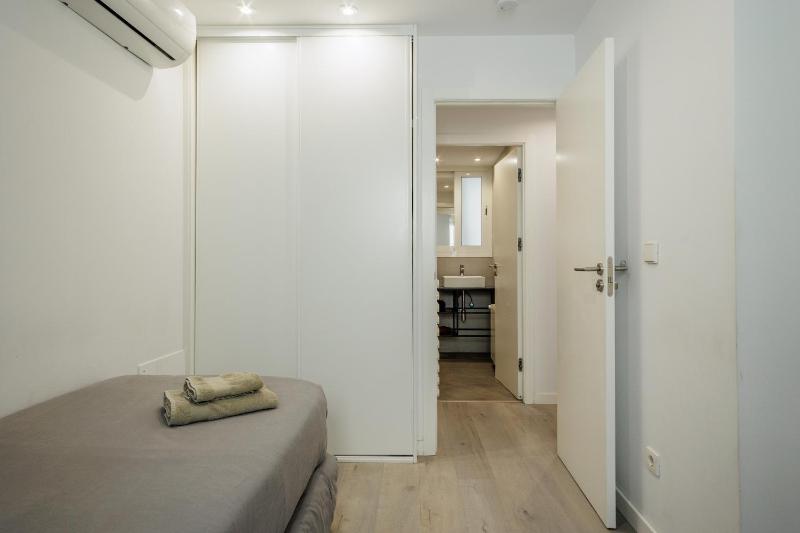 Cozy Center Apartment - image 4