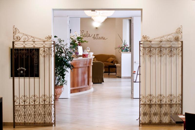 Sovrana Beach Hotel - Pet Friendly - Breakfast until 12 - Parking - image 5