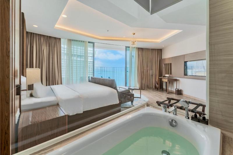 Luxury Oceanfront Residence - Heart of City - image 26