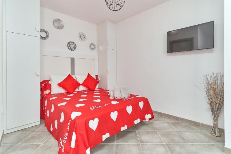Nerja Boutique 103 Sweet Corner - image 21