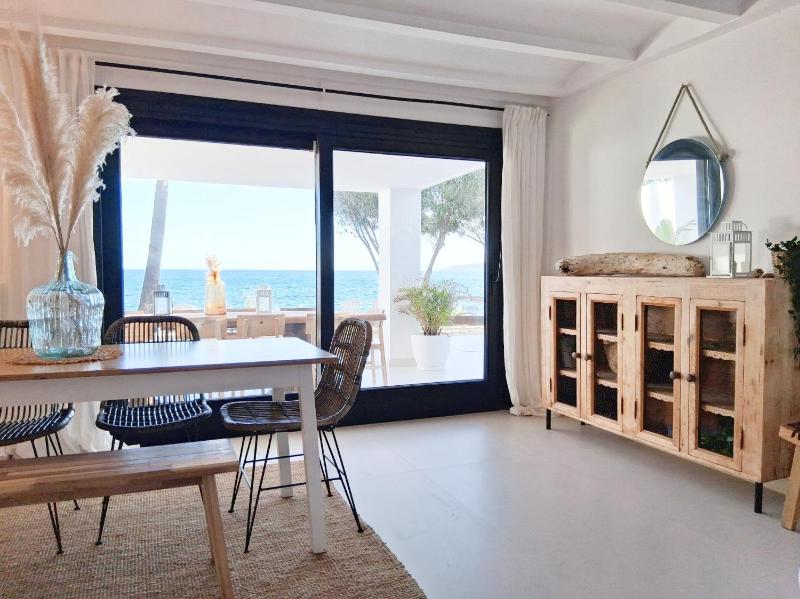 Beachfront Villa - image 16