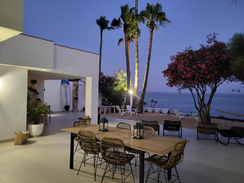 Beachfront Villa - image 5