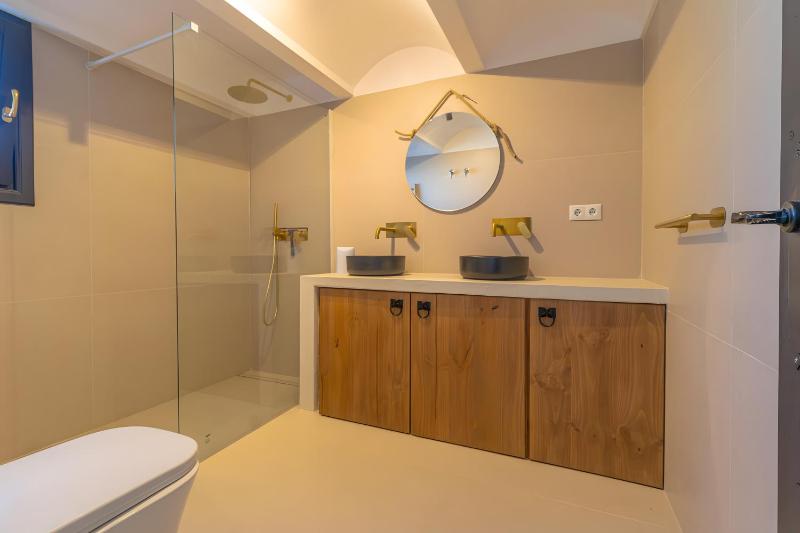 Beachfront Villa - image 40