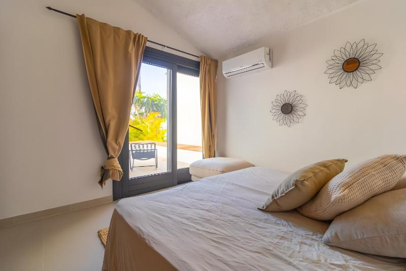 Beachfront Villa - image 38