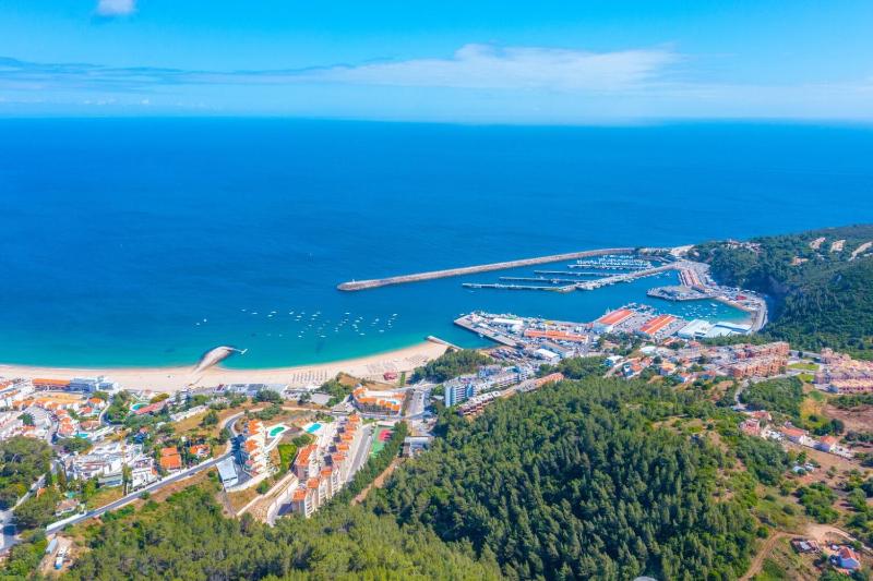 Beach House In Sesimbra - image 18