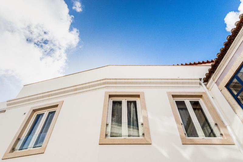Beach House In Sesimbra - image 5