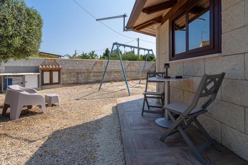 Villa Luana con piscina - image 11