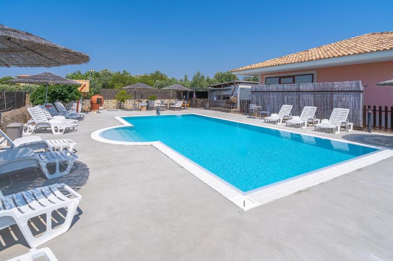 Villa Luana con piscina - image 28