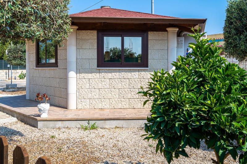 Villa Luana con piscina - image 18