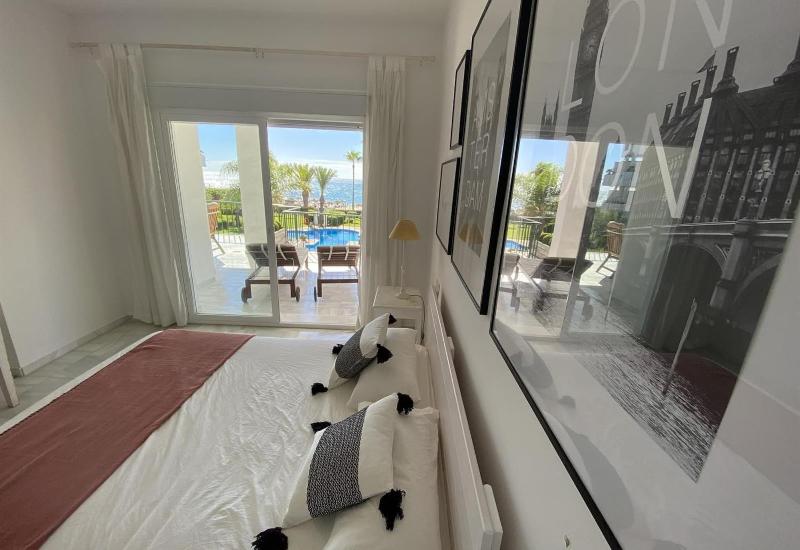 Frontline Beach Apartment - image 10