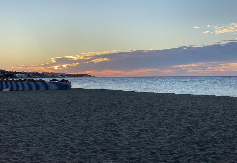 Frontline Beach Apartment - image 2