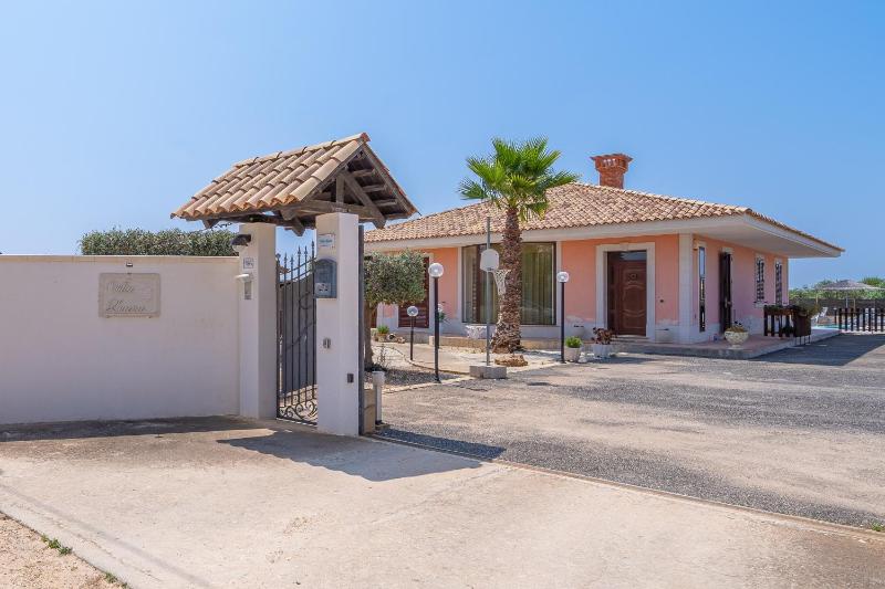 Villa Luana con piscina - image 10