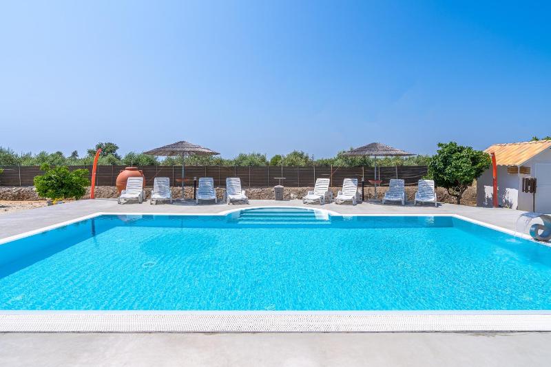 Villa Luana con piscina - image 37