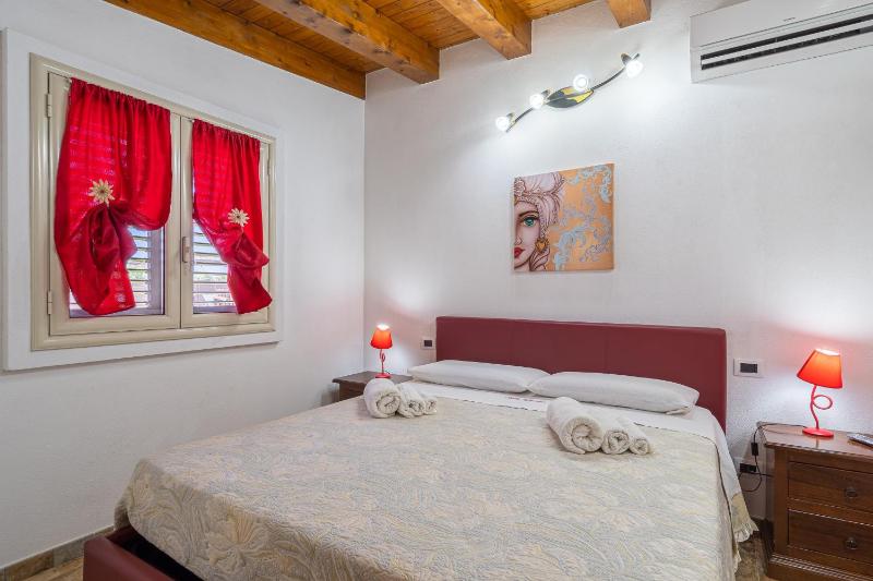 Villa Luana con piscina - image 31