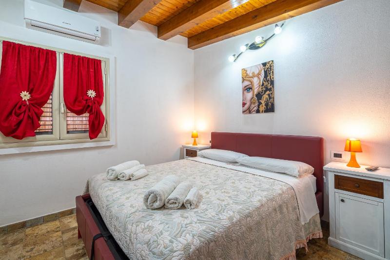 Villa Luana con piscina - image 33