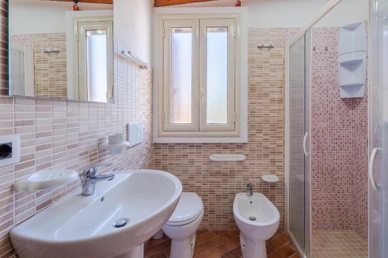 Villa Luana con piscina - image 13