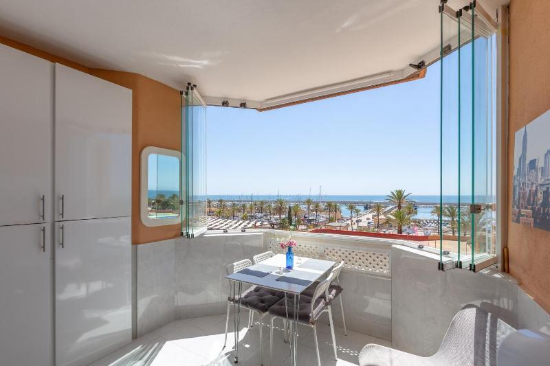 Marina view apartment - image 11