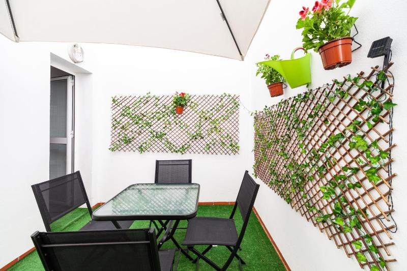 Apartamento Los Remedios Con Patio Andaluz - image 27