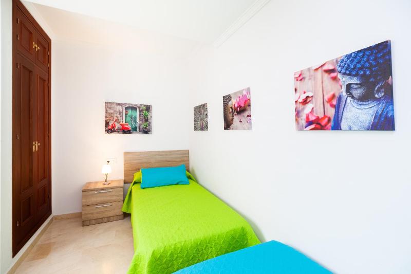 Apartamento Los Remedios Con Patio Andaluz - image 5