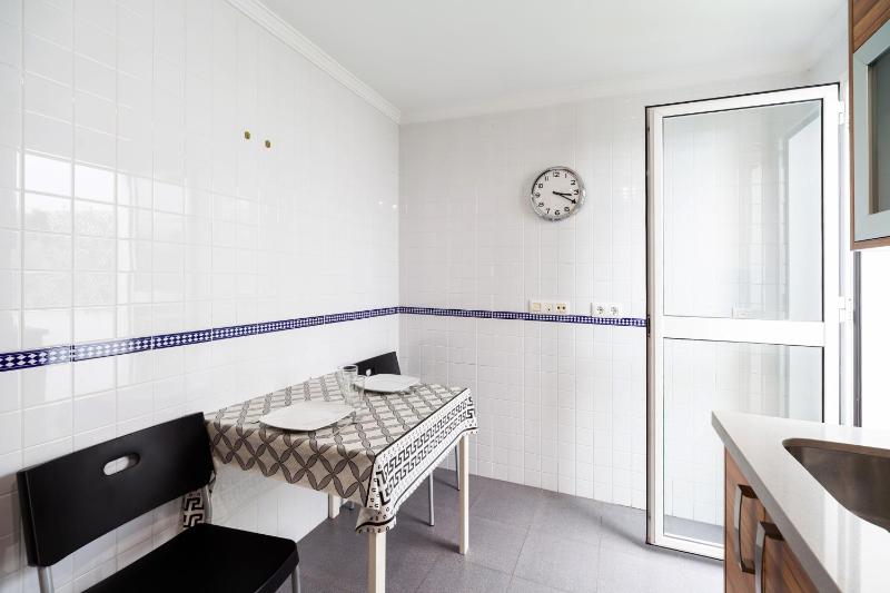 Apartamento Los Remedios Con Patio Andaluz - image 8