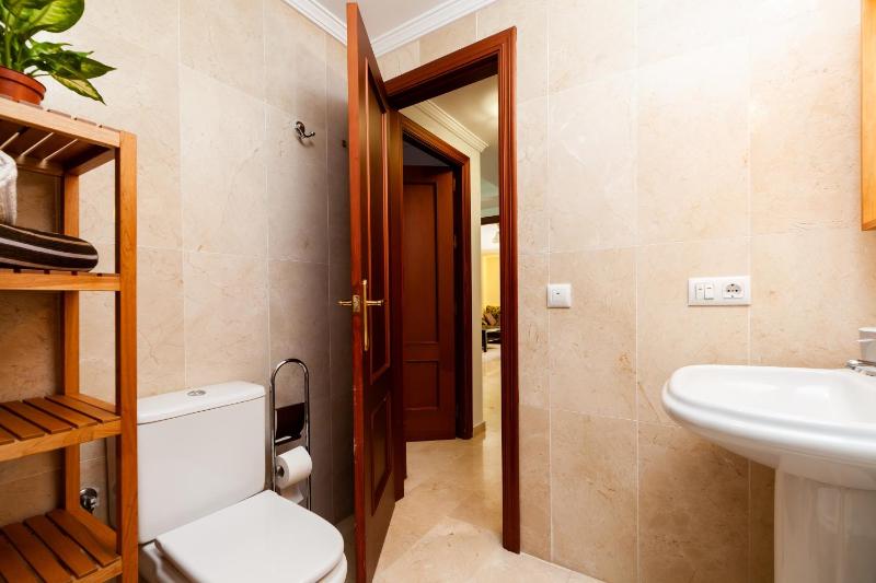 Apartamento Los Remedios Con Patio Andaluz - image 17