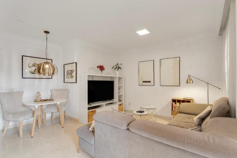 Preciosa Casa Con Jardín Privado - image 4