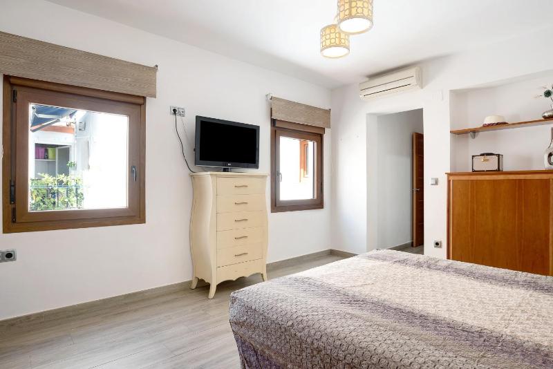 Reina's - image 15