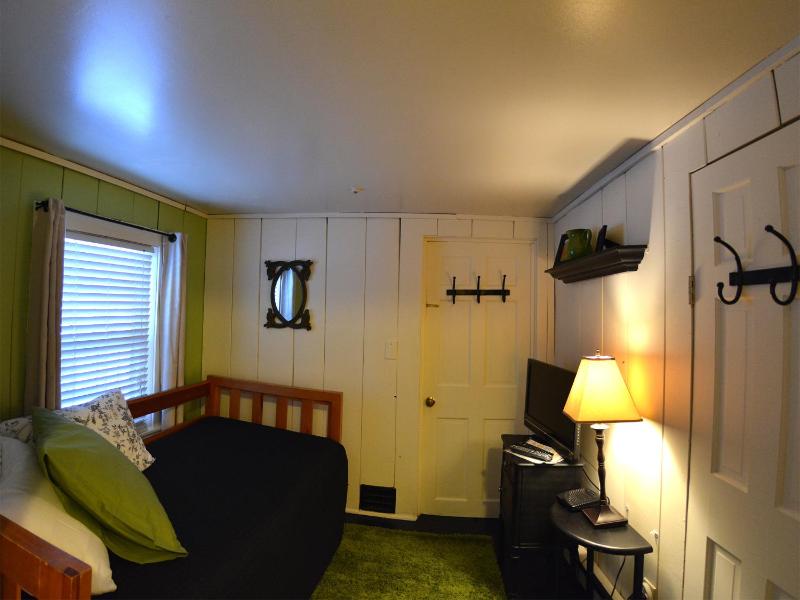 Standard Double or Twin Room image 3