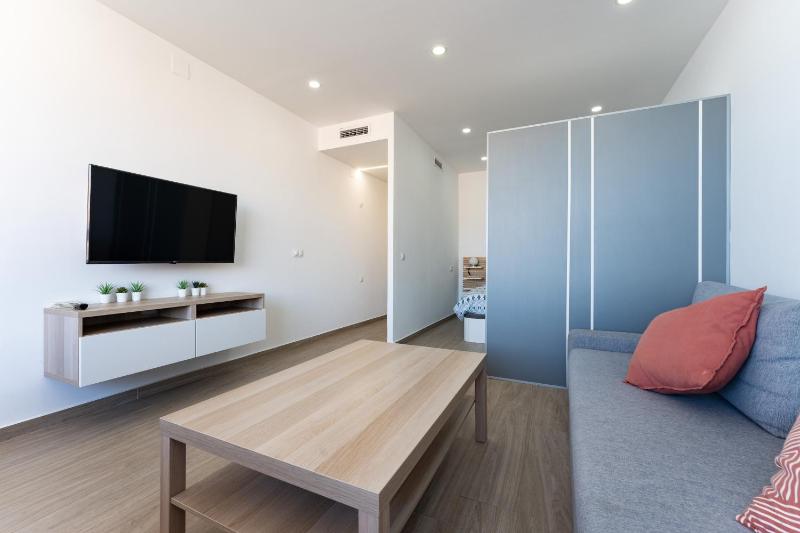 Seaview 1 bedroom modern apartment - image 14