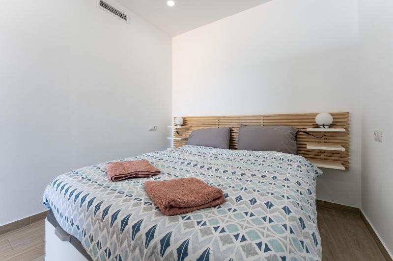 Seaview 1 bedroom modern apartment - image 8