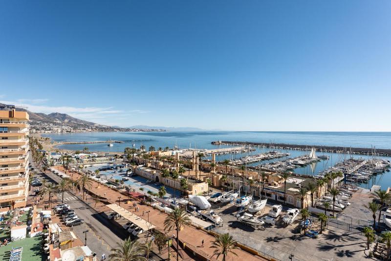 Seaview 1 bedroom modern apartment - image 15
