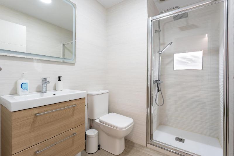 Seaview 1 bedroom modern apartment - image 6