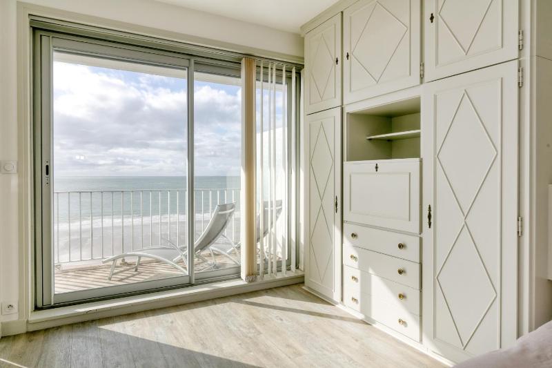 Pieds dans l'eau - Balcon vue mer - image 6