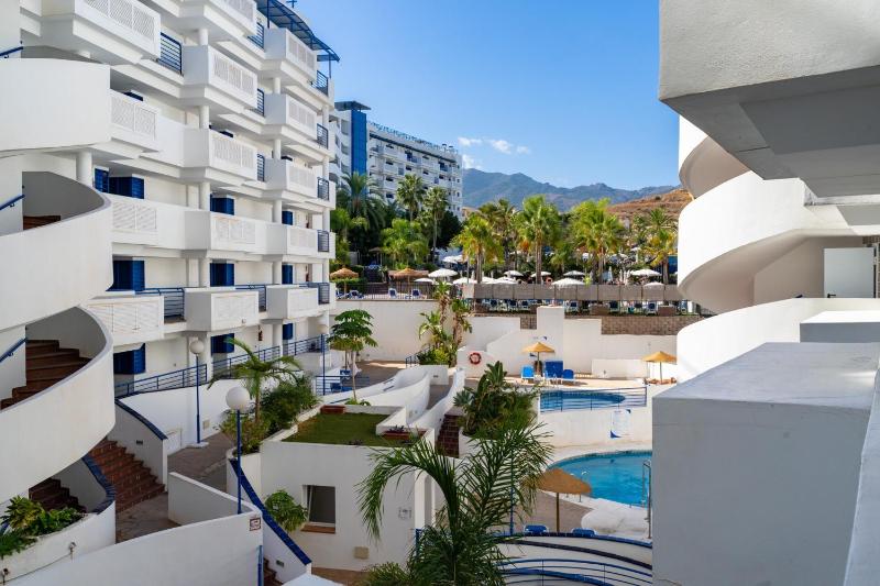 Beach Escape with Pool and Parking - image 17