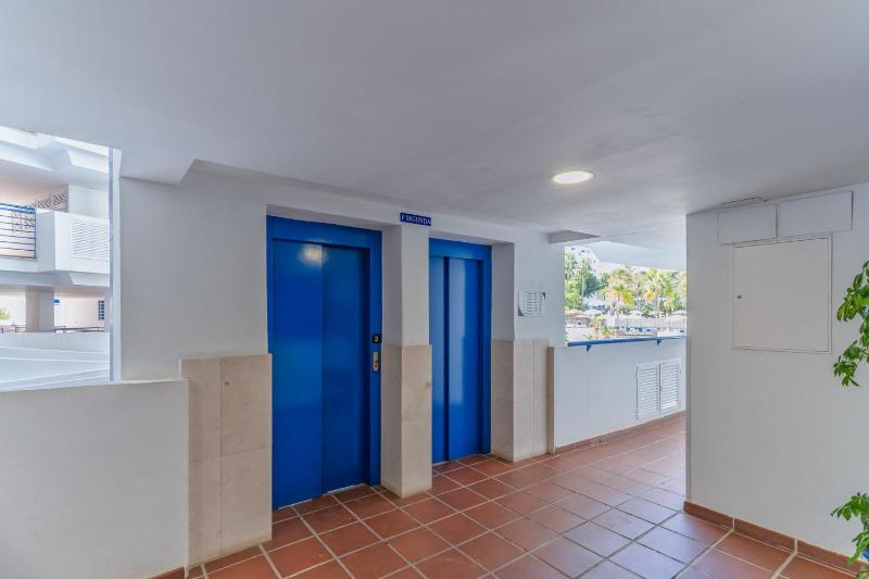 Beach Escape with Pool and Parking - image 6