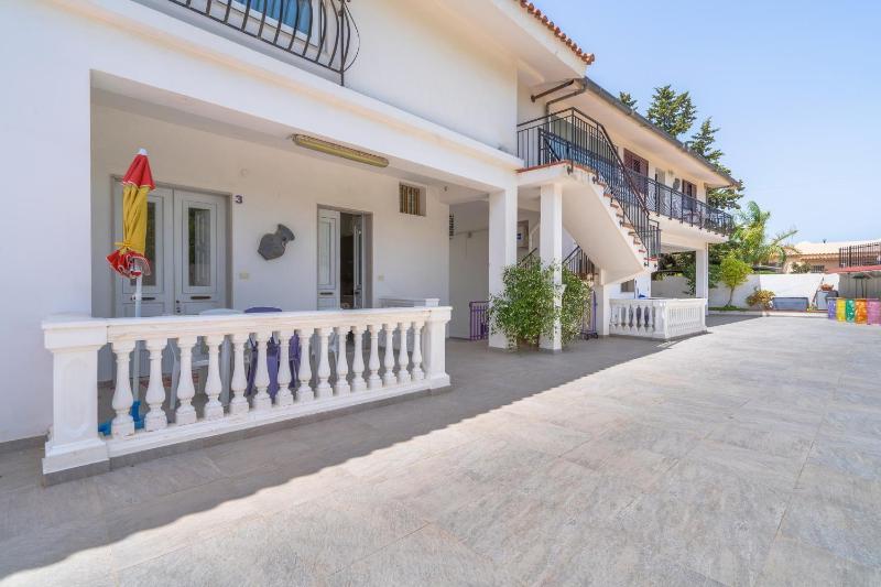 Appartamento con vista piscina - image 6