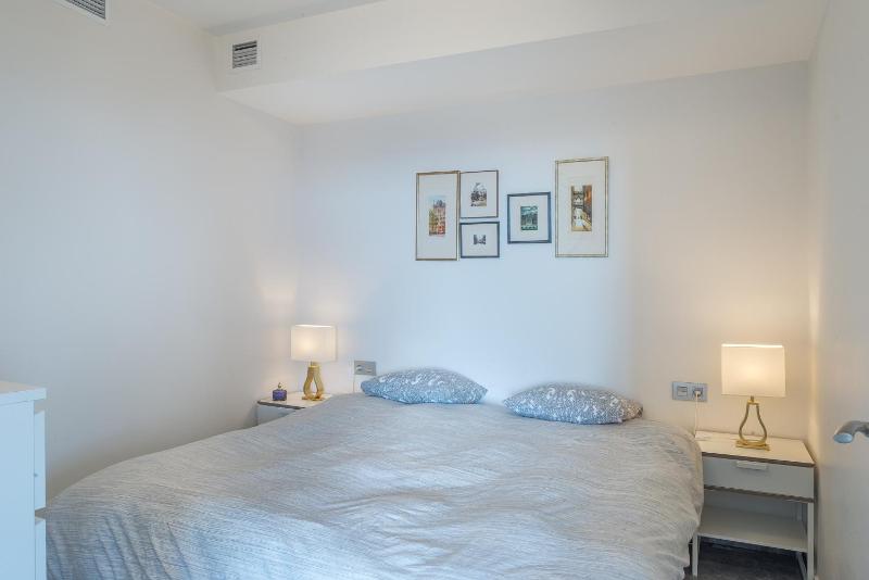 Marina view two bedroom apartment - image 10
