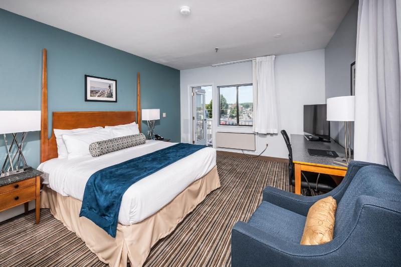 King Room with Balcony image 3