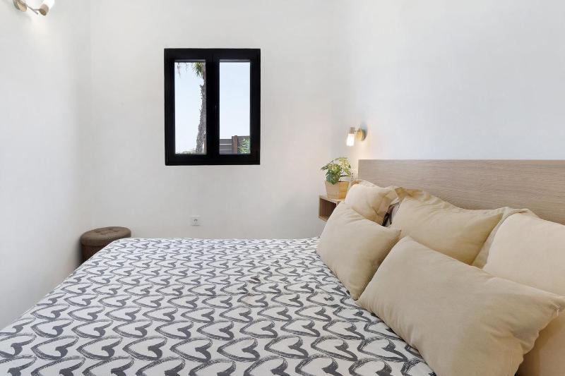 Casa Luna Kingbed and Jacuzzi - image 3