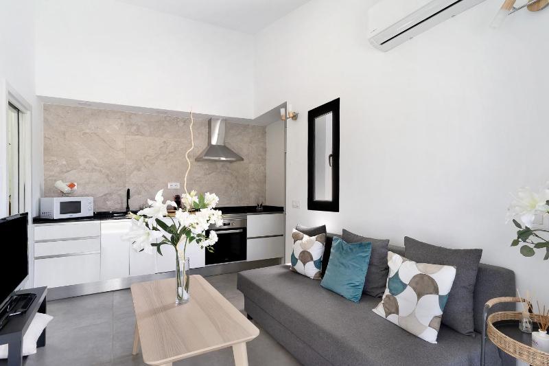 Casa Luna Kingbed and Jacuzzi - image 10