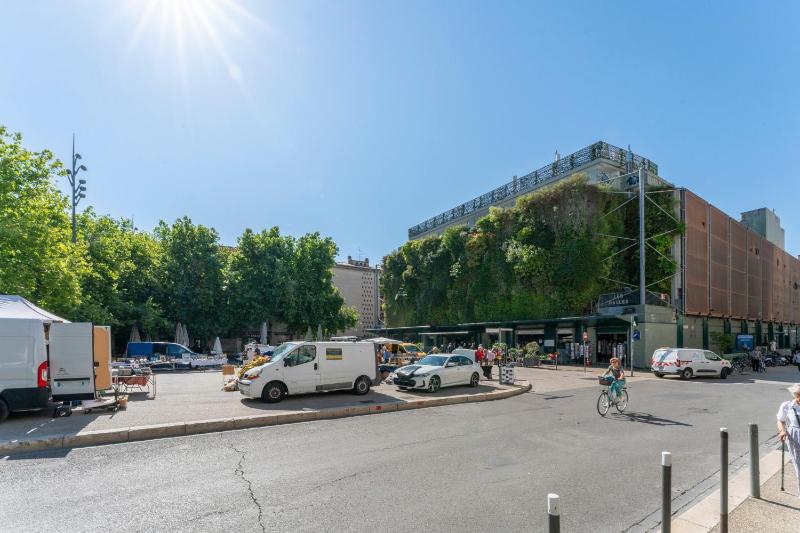 En plein centre d'Avignon - image 10